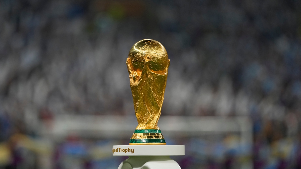 fifa-world-cup-trophy-231218g120